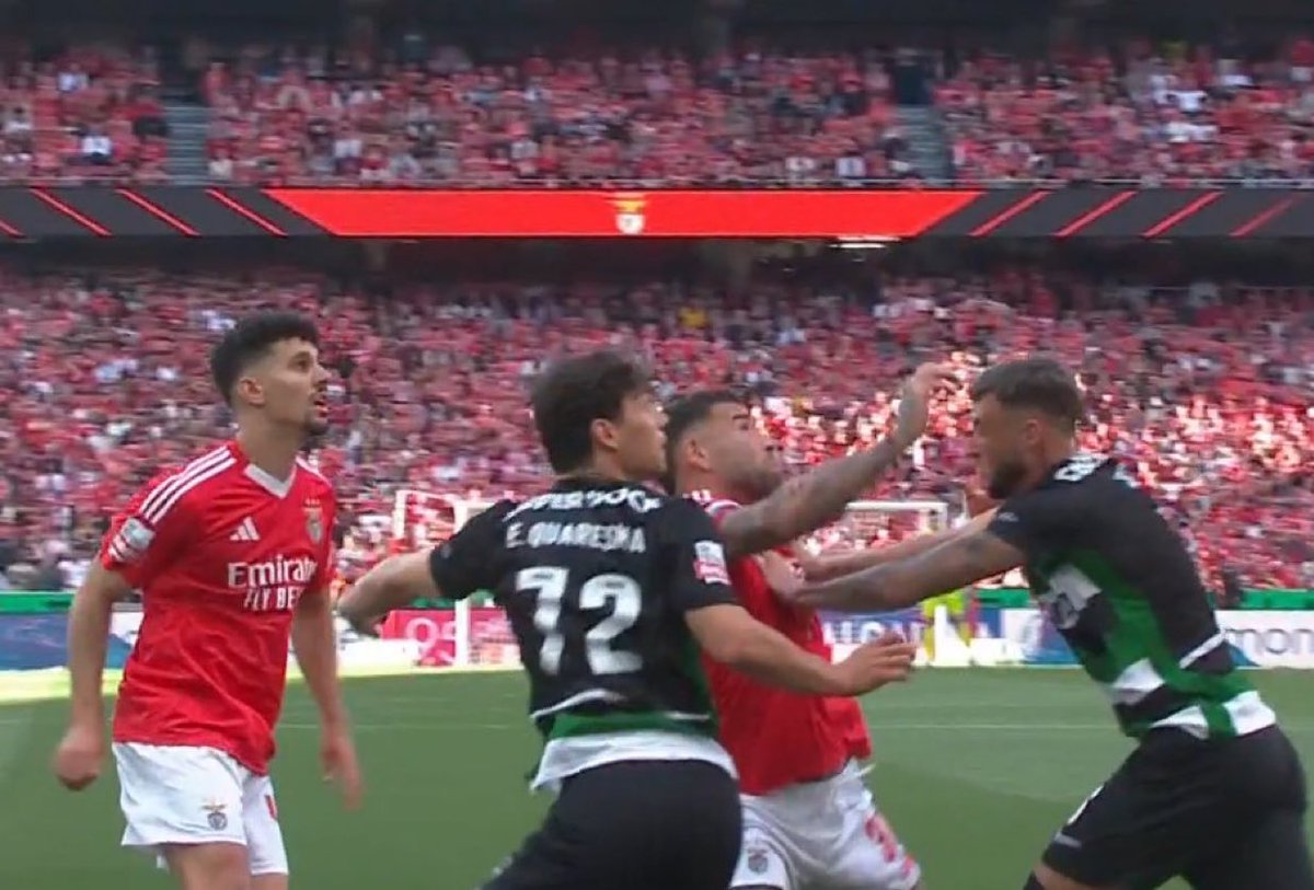 Aí está o roubo.

Levados ao colo desde a primeira jornada.

Dizem eles que são diferentes.

Sim, são corruptos betos.