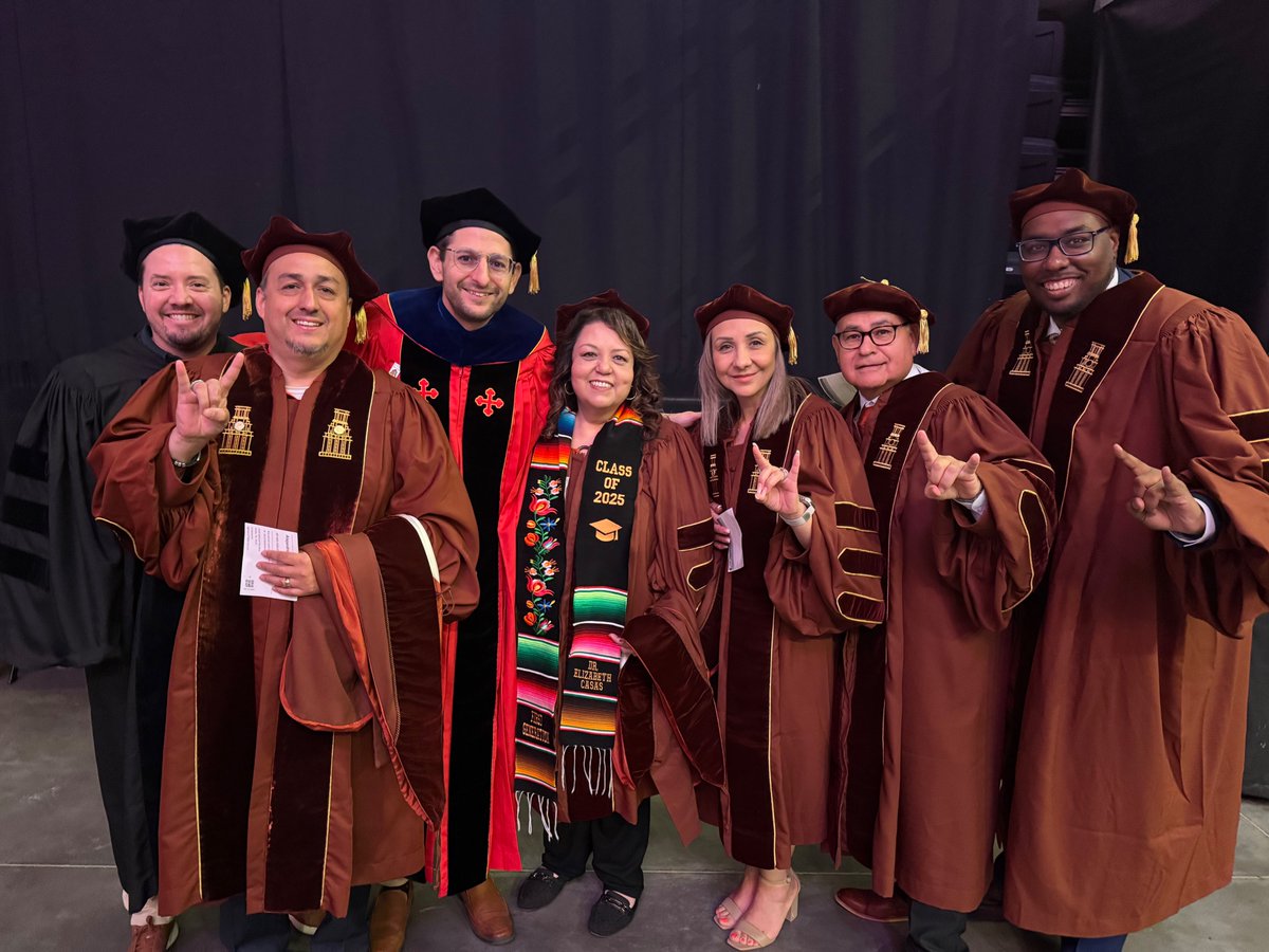 DrDeMatt's tweet image. I was honored to advise these 6 amazing doctoral students. We worked hard together over the past few years. They continue their journeys improving public education in Texas & beyond. What starts here changes the world isn't a motto, it's the truth! @UTAustin @utexascoe @utsystem