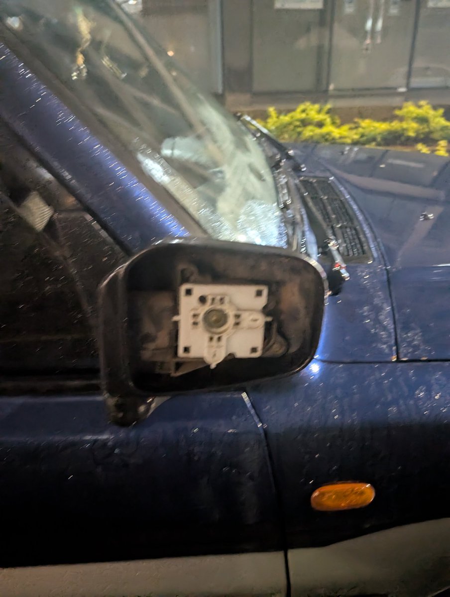 Kevoh_254's tweet photo. Cops in this Toyota Harrier just hit my side mirror and ran. Help me circulate this until we find them. https://t.co/9zGnSVSzcB