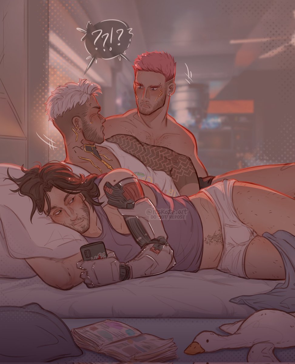 ItsKaaate_'s tweet image. fellas which is gayer, being in a throuple with two men or glitter nail polish?