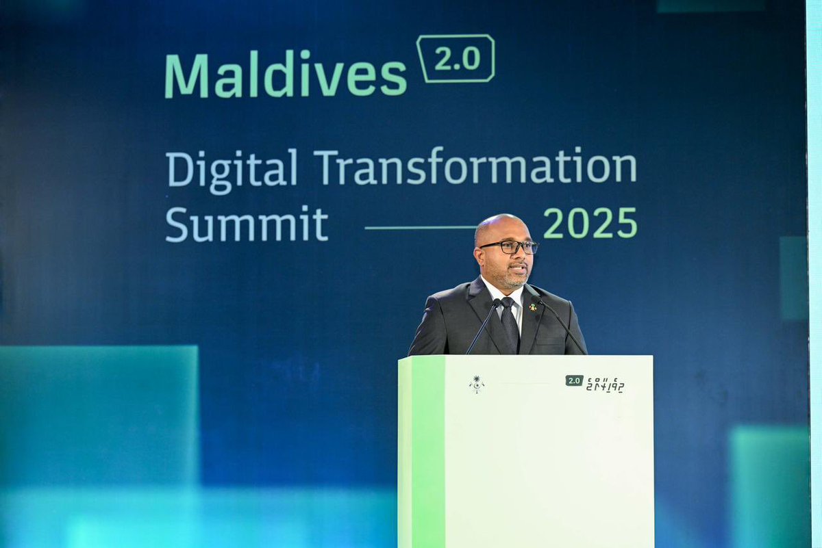 މޯލްޑިވްސް 2.0، ޑިޖިޓަލް ޓްރާންސްފޮރމޭޝަން ސަމިޓް، ރައީސުލްޖުމްހޫރިއްޔާ ޑޮކްޓަރ މުޙައްމަދު މުޢިއްޒު ރޭގަ ހުޅުވަ ދެއްވައިފި. މި ހަފްލާގައި ދާޚިލީ ވަޒީރު ޢަލީ އިޙްސާން އަދި މިނިސްޓްރީގެ އިސް ވެރިން ވަނީ ބައިވެރިވެ ވަޑައިގެންފަ.