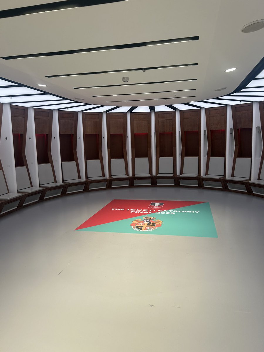 Thanks for all the messages of support 👍🏻🖤🤍Quick Look around Wembley before the the big day 🏆⚽️