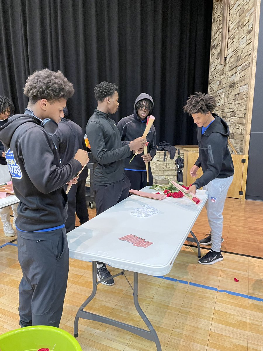 Service ✅

Proud of our players &amp; coaches who served both on and off campus this weekend! 🫡

Friday - Hands On McEachern ✋🏽✋🏾✋🏻Ⓜ️

Saturday - Mother’s Day 🌹project executed for First Baptist Church of Powder Springs 

 #TRIBE