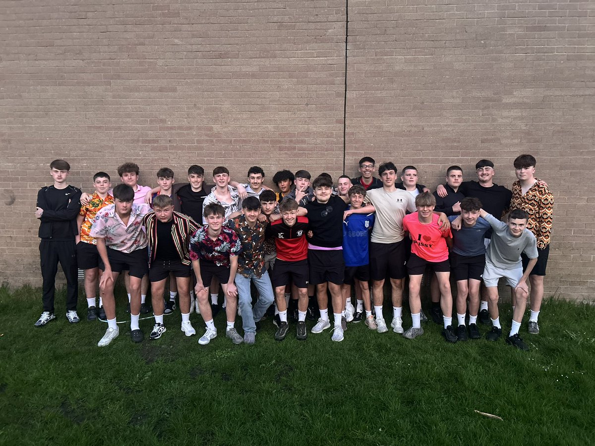 Our U16’s signed off their season and run as Junior players with a great 5-1 win at home last night against Baglan Dragons. Cwmavon and Baglan in the picture below after the game showing the great spirit of the game, Cwm boys in their shit shirts and odd shoes for the occasion.