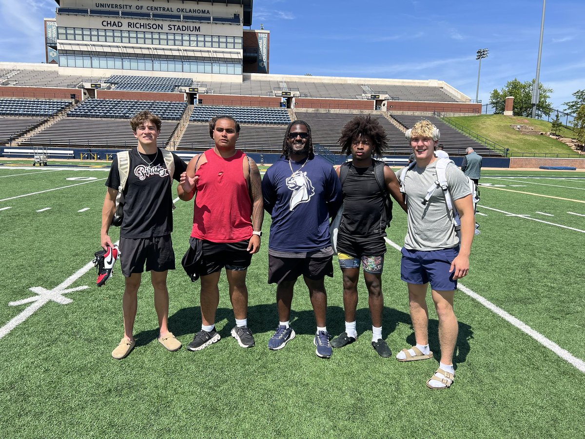 vaea_sione's tweet photo. Had a great camp today!!!! Appreciate the invite @JarrenHightower ! Thank you for the opportunity! See you in June 7th! @Coach_Swanson1 @NickWhite1_ @Coach_Curlee @RecruitLCP @chipd23 @hooperty12 @coachtwread @FootWorkUnit https://t.co/Vk4K3tWRi6