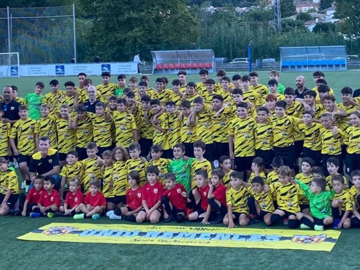 🔊 ÀUDIO <a href="/totgira/">Tot gira</a> #futbolcat

💪🏼⚽ <a href="/UnioRemences/">Unió Remences</a>, la unió fa la força. Així es reflexa en l'himne del club del compositor Josep Ferriol i la coral Retorn Planenc. 

A barraca ▶️
3cat.cat/3cat/ae-unio-r…