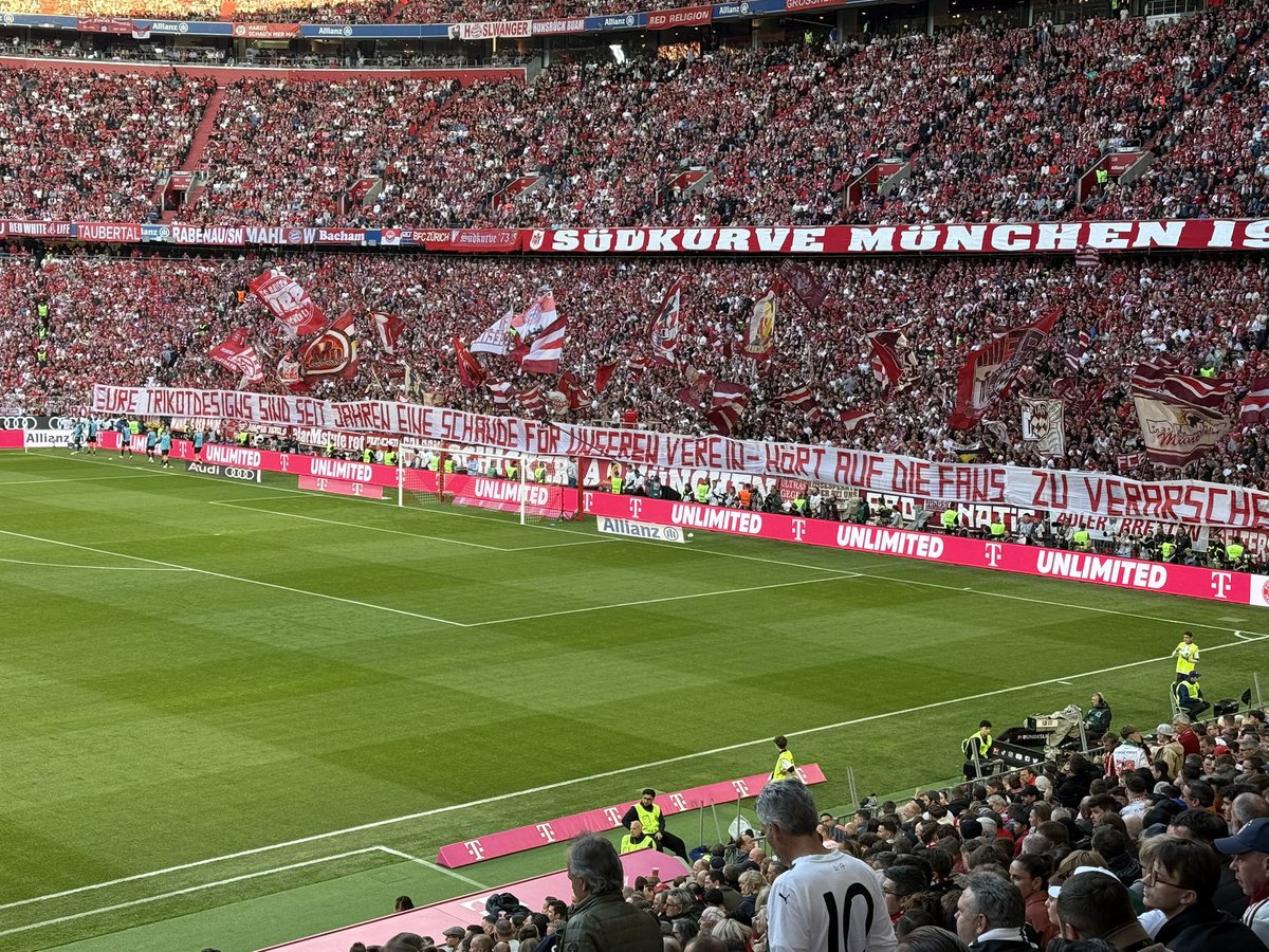 Klares Statement der Bayernfans! 
<a href="/SkySportNews/">Sky Sport News</a> <a href="/SkySportDE/">Sky Sport</a>