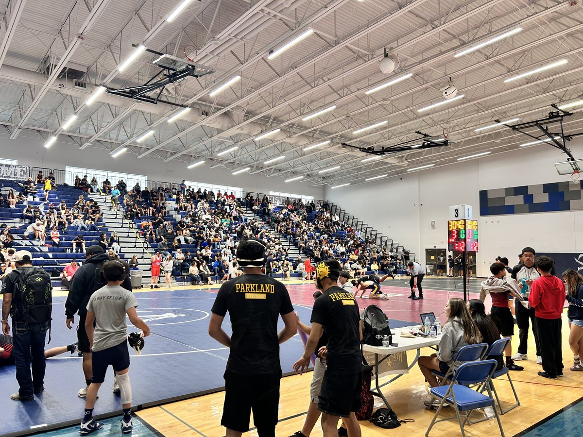 Middle School District Championships hosted by <a href="/DVmiddlesports/">Richie Vasquez</a>  Terrific turnout, and such a great staff!  Best wishes to all Athletes in #THEDISTRICT!
<a href="/YsletaISD/">Ysleta ISD</a> <a href="/YISDCFO/">Lynly</a> <a href="/DeXavierluke/">Xavier De La Torre</a>