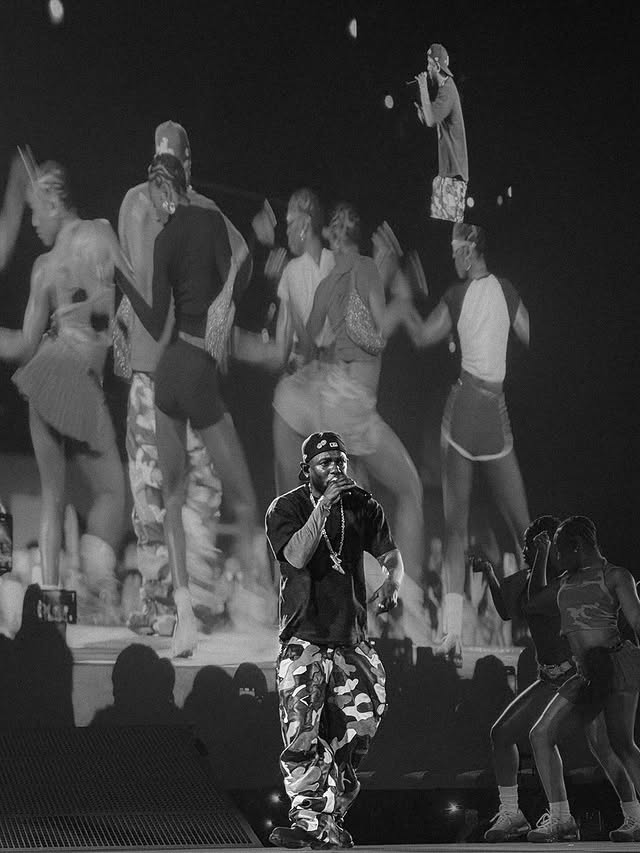 kdotsmedia's tweet photo. kendrick lamar on the grand national tour, philadelphia.
📸: blrrybrain on instagram https://t.co/n3ma4C3SJp