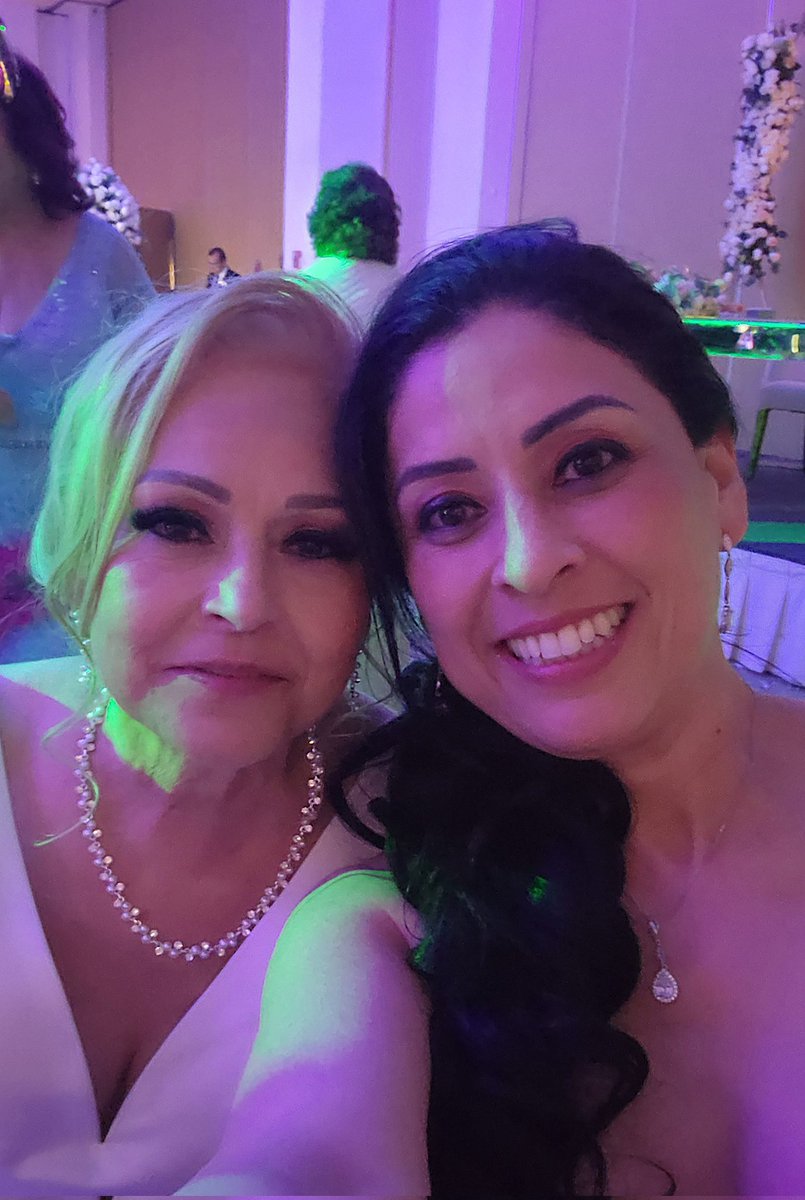 Cuando tienes a la mejor mamá del mundo sólo puedes dar GRACIAS a Dios todos los días porque está a tu lado!!! GRACIAS por ser, por estar, por amarme, por cuidarme!!! TE AMO mamita hermosa!!! 🥰🥰🥰😘😘😘
#FelizDíaDeLasMadres a todas las mujeres maravillosas que nos llenan de