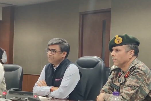 विदेश सचिव विक्रम मिस्री आज तीसरी बार मीडिया के सामने उपस्थित हुए.

पहली बार कल के घटनाक्रम पर ब्रीफिंग देने आए थे

दूसरी बार सीजफायर का अपडेट बताने

और तीसरी बार यह बताने कि पाकिस्तान ने सीजफायर समझौते का उल्लंघन किया है