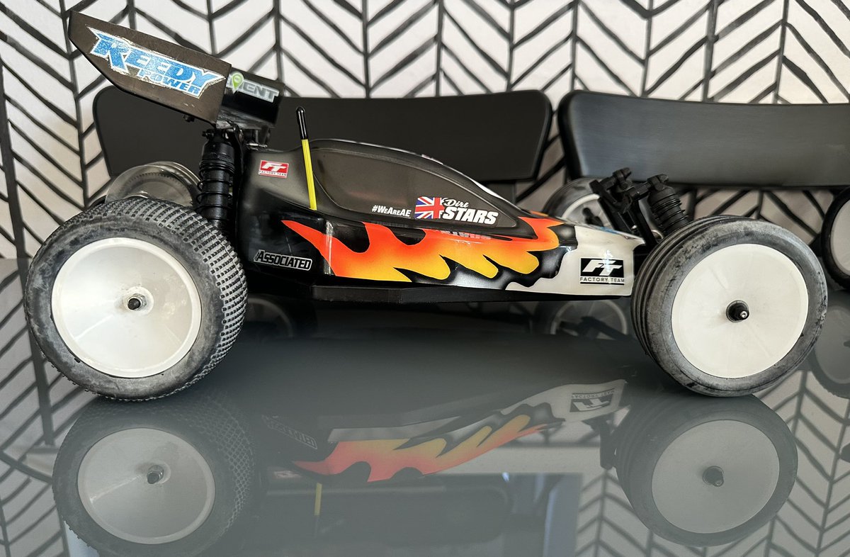16Shot2's tweet photo. #ThunderTigerPhoenixBXII #thundertigerphoenixbx2 #rc10 #teamassociated #rc10b2 #teamassociatedb2 #teamassociatedrc10b2 #Teamassociatedb4 #weareae https://t.co/hHlyQfzgcv