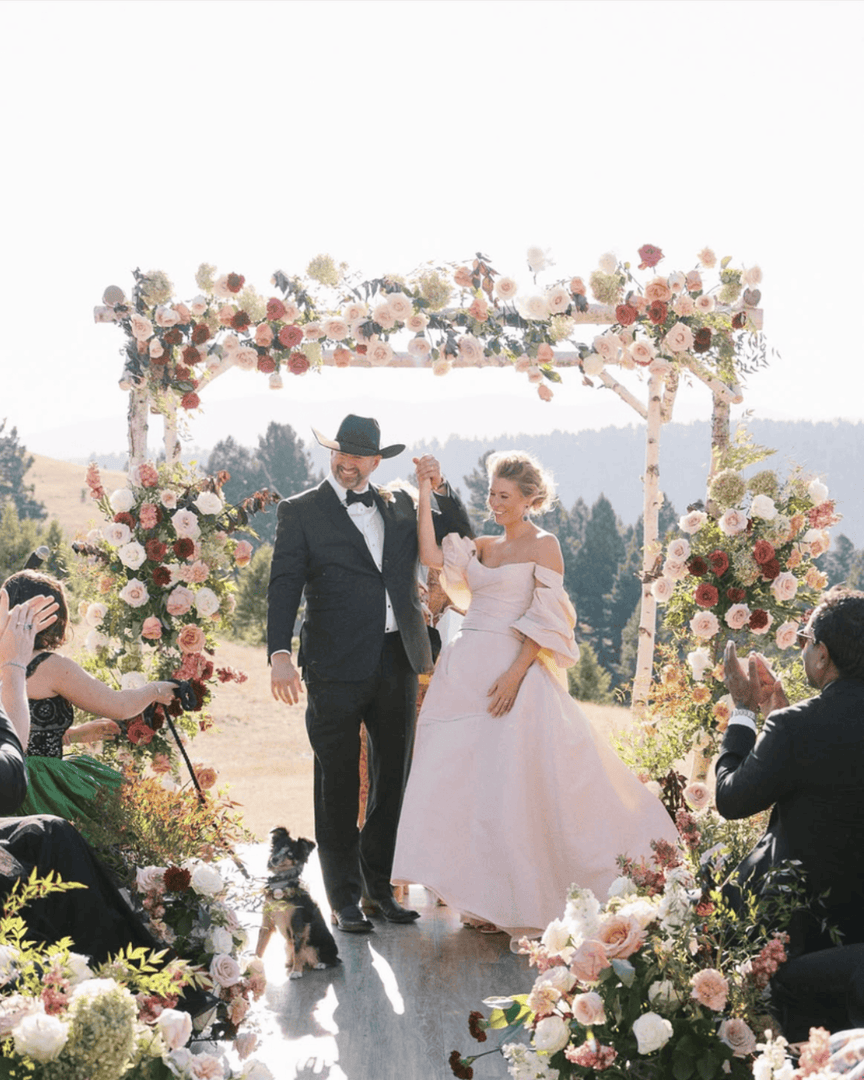 RockCreekRanch's tweet photo. Begin your forever amidst Montana’s natural beauty. 🌄

At The Ranch at Rock Creek, we create bespoke weddings where luxury and landscape come together seamlessly.

📸: @elizabethlanierphotography, IG
Event Planning: @habitatevents, IG https://t.co/WLpJaXH1e7
