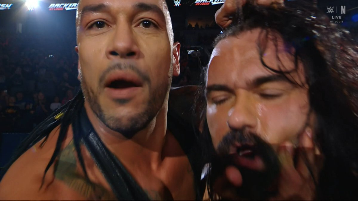 "He's bored at work" LMAOOOO DAMIAN #WWEBacklash