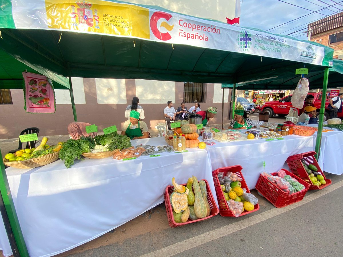 #ParaguaríProduce se consolida como plataforma clave para pequeños productores, artesanas y emprendedores locales. 
Organizada por la Gobernación con apoyo del MAG–CDA, SENATUR, SINAFOCAL, ALTER VIDA, la APGT, y otras instituciones aliadas.
#AgriculturaFamiliar #ParaguayProduce