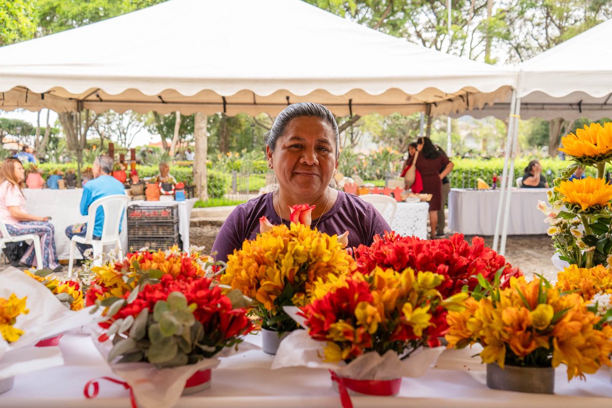 Este fin de semana se realiza la segunda feria artesanal municipal en el corazón de Antigua Guatemala.
📸<a href="/MuniAntiguaGt/">Municipalidad Antigua Guatemala</a>