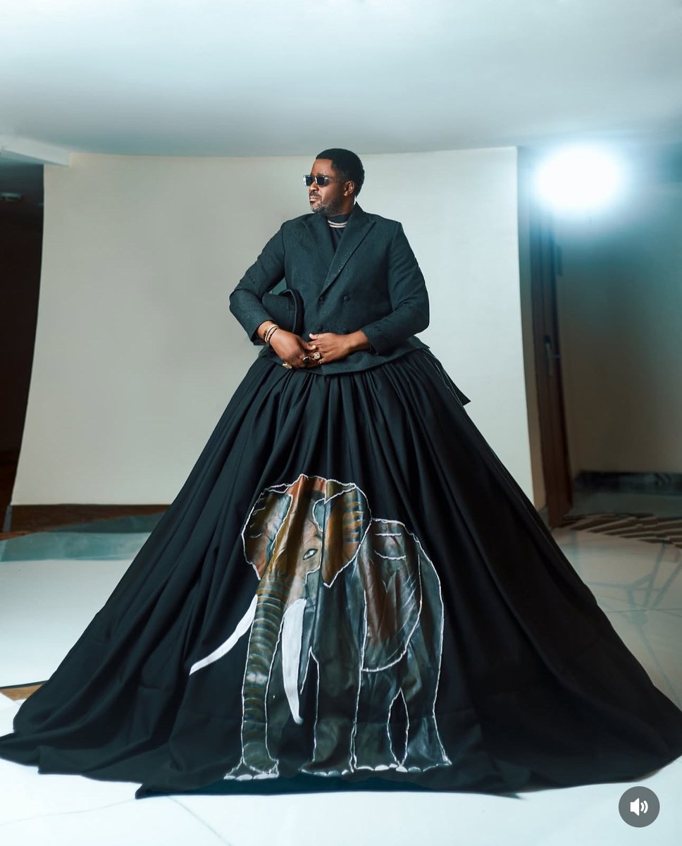 Naijablogger's tweet image. Desmond Elliot Outfit to #AMVCA.