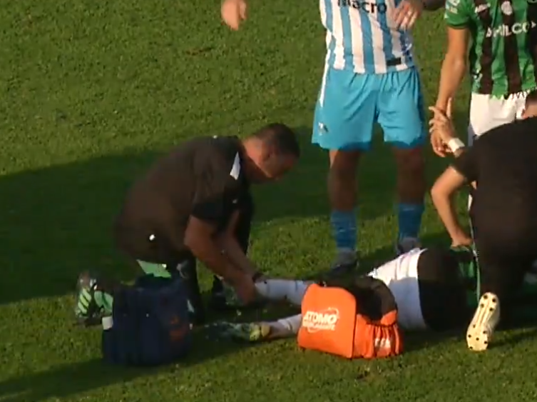 <a href="/TyCSportsPlay/">TyC Sports Play</a> Me encantó esta toma del médico como diciendo "che, me parece que esto no iba así"