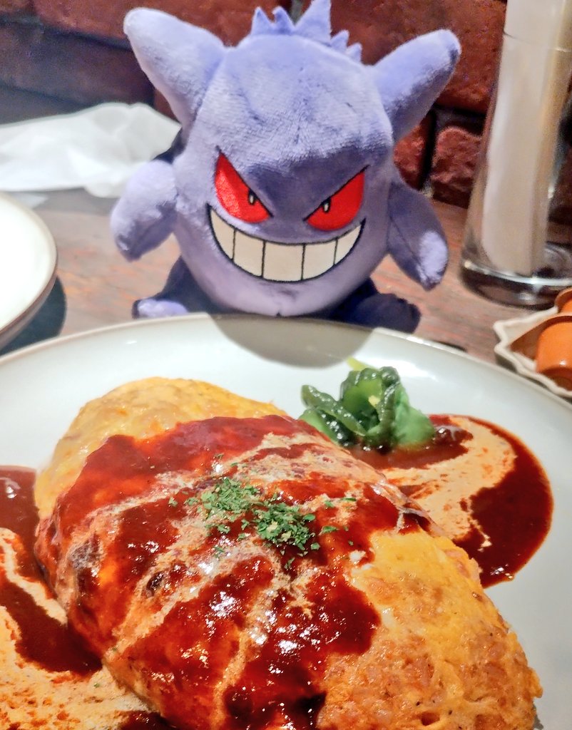 15yearyeah's tweet photo. オムライスを狙っているゲンガー

#ポケモンfit #ポケぬい https://t.co/SDqsndxwea