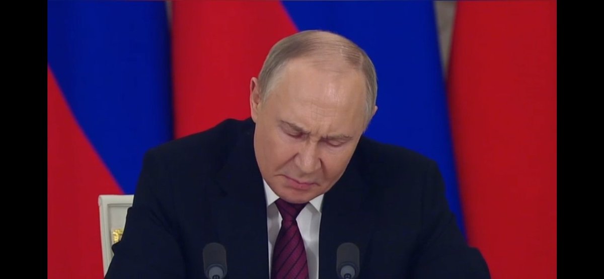 Atacms4Mykola's tweet image. The US and Ukraine have offered Russia an UNCONDITIONAL CEASEFIRE to stop the deaths immediately.
Russia rejected it and is offering โunconditional NEGOTIATIONSโ to go ahead while it shells Ukraine.
Putin is playing @POTUS for a fool.