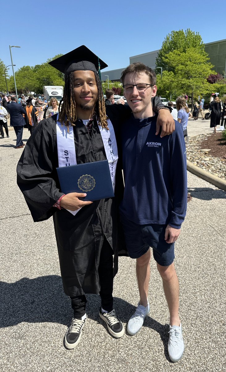 Peter Farkas tweet media