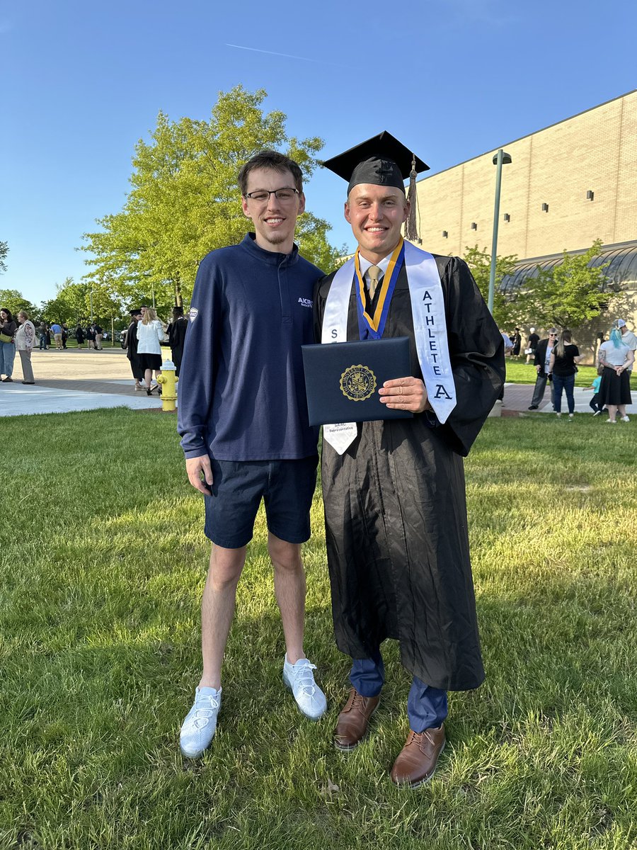 Peter Farkas tweet media