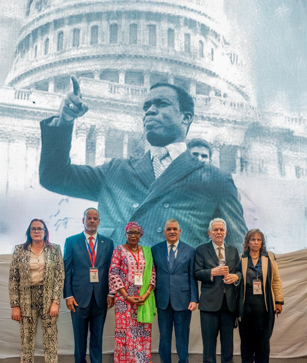 Hoy, al cumplirse 27 años de la partida del Dr. José Francisco Peña Gómez, desde el PRD y la Internacional Socialista rendimos homenaje a su legado en RD y Panamá.
“Su lucha por la democracia y la dignidad de los pueblos sigue iluminando nuestro camino.”  <a href="/MiguelVargasM/">Miguel Vargas</a> #PeñaVive