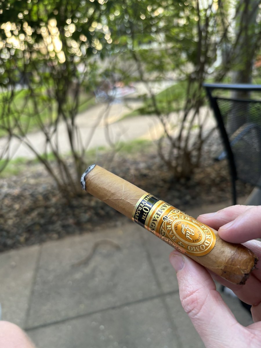 tomfrom_mpls's tweet image. Wishing @Bleacherdave nothing but the best this series 

Not many days I can smoke a cigar on my patio and have a wolves game on the same night.