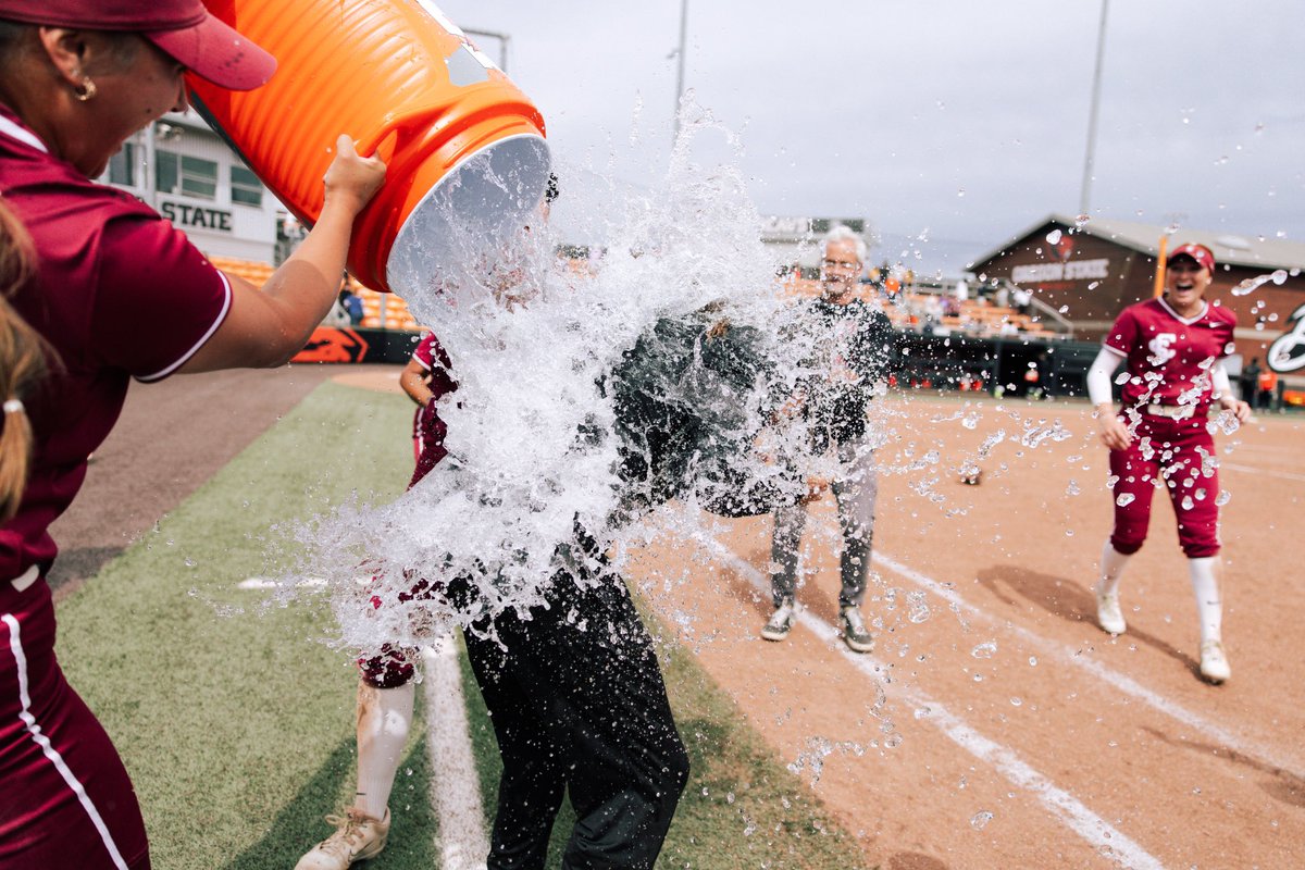SCUSoftball's tweet photo. 𝑪𝑶𝑨𝑪𝑯. 𝑪𝑨𝑹𝑩𝑺. 

#StampedeTogether https://t.co/29tiZl0c3K