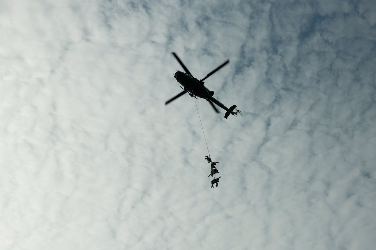 2nd Marine Aircraft Wing (@2nd_maw) on Twitter photo Hang loose 🤙
U.S. Marines with 2nd Recon Bn, <a href="/2dMarDiv/">2d Marine Division</a>, and HMLA-269 conduct special patrol insertion and extraction training near <a href="/MCASNewRiver/">MCAS New River</a>, May 8, 2025.
<a href="/USMC/">U.S. Marines</a> 📸 by Lance Cpl. Mya Seymour Hang loose 🤙
U.S. Marines with 2nd Recon Bn, <a href="/2dMarDiv/">2d Marine Division</a>, and HMLA-269 conduct special patrol insertion and extraction training near <a href="/MCASNewRiver/">MCAS New River</a>, May 8, 2025.
<a href="/USMC/">U.S. Marines</a> 📸 by Lance Cpl. Mya Seymour