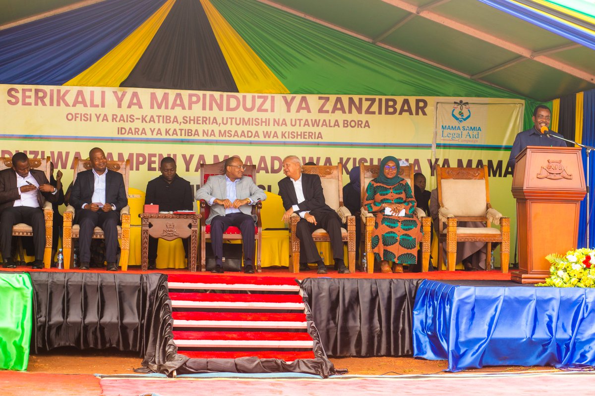 TANZANIA INASIFIKA DUNIANI KWA KUJALI WATU WAKE-RC KUSINI UNGUJA 

Mkuu wa Mkoa wa Kusini Unguja Mhe Ayoub Mohamed Mahmoud amesema utashi wa viongozi wa kitaifa wa kuhakikisha watanzania wanapata msaada wa kisheria umeifanya Tanzania kusifika Duniani kwa kujali watu wake.