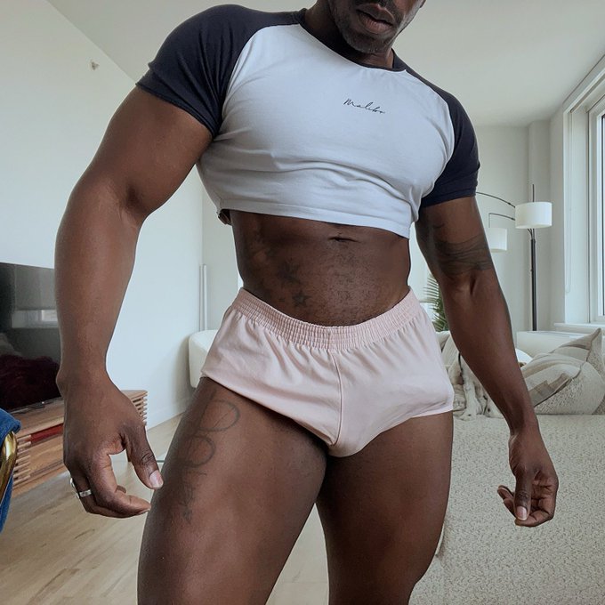 Watch SHOPjjmalibu's leaked NSFW photo on TwXstars