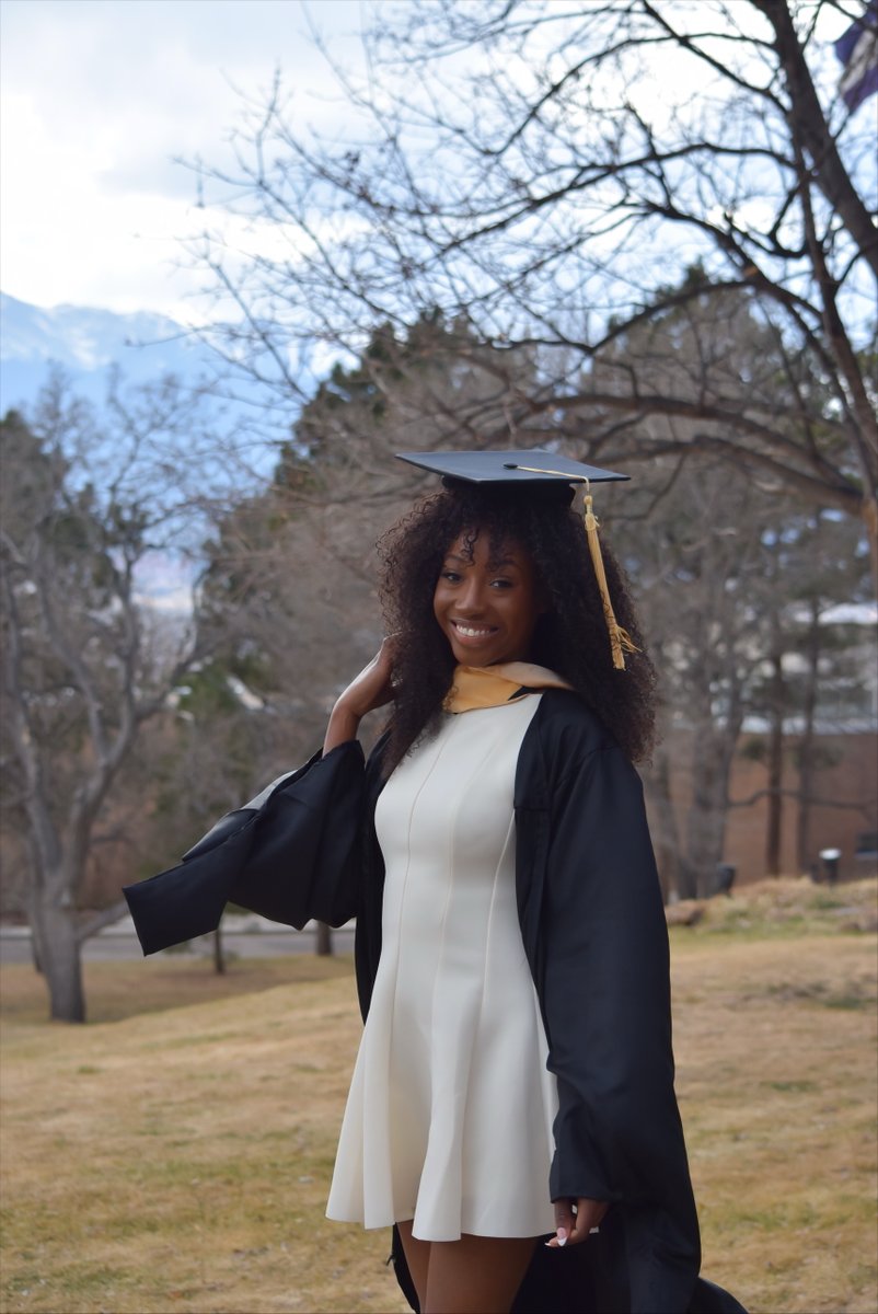 Graduation is just under one week away 🎓💛

We love seeing your photos, so be sure to tag us so we can celebrate with you!

Where is your favorite location on campus for grad photos? ⬇️