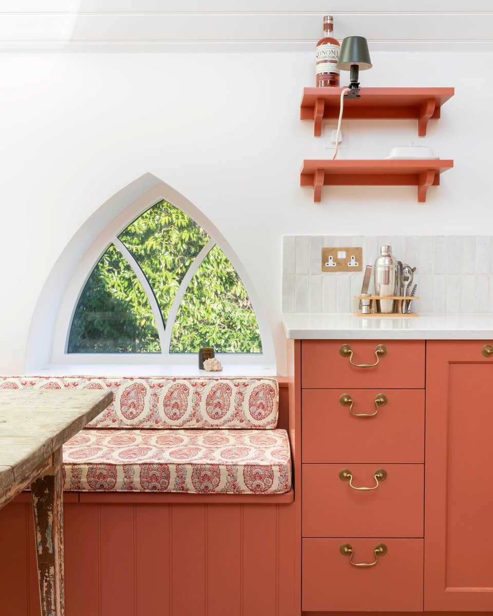 Little Greene (@littlegreene) on Twitter photo A chalky and intense deep terracotta red, Tuscan Red instils an alluring Mediterranean feel in <a href="/barrkitchens/">Shellie Ann Barr-Kitchens</a> kitchen nook. A chalky and intense deep terracotta red, Tuscan Red instils an alluring Mediterranean feel in <a href="/barrkitchens/">Shellie Ann Barr-Kitchens</a> kitchen nook.