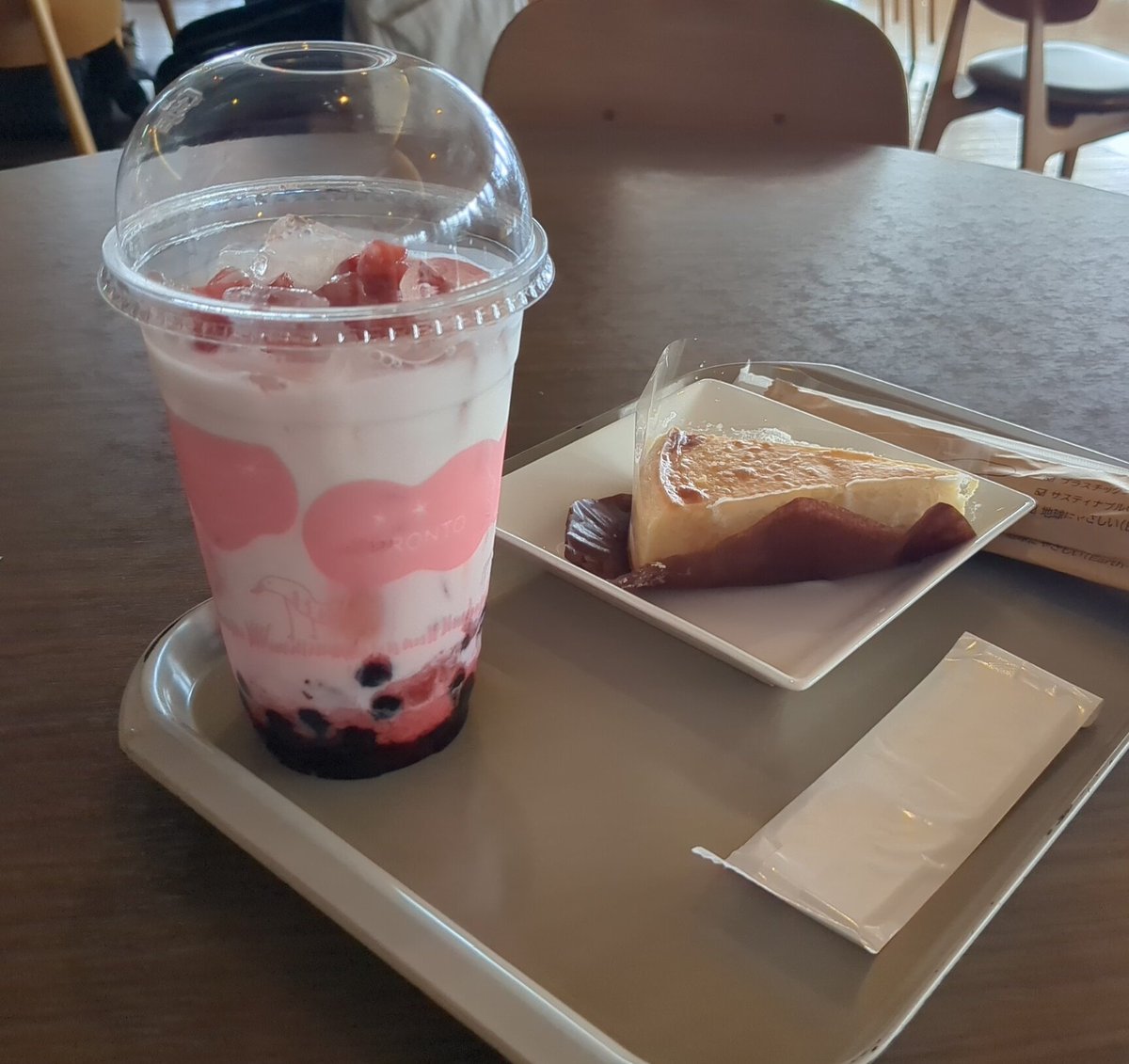 夜中に授乳で起きたご褒美にmikanアプリで単語学習を進めるのが楽しい🎶
今日は、出産後初のショッピングモールへ☆何気ない日常が戻ってきたのを実感✨楽しかった〜🥰