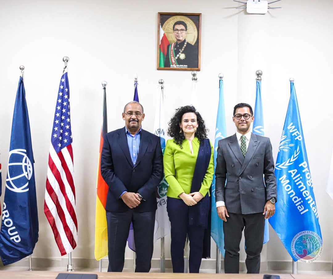 🌿 Madagascar renforce sa coopération avec le Fonds Vert pour le Climat (#GCF).
Mme Duarte Mafalda, Directrice exécutive du GCF, est en visite officielle sur la Grande Île, l’un des pays les plus vulnérables aux effets du changement climatique.
#Climat #MEDD