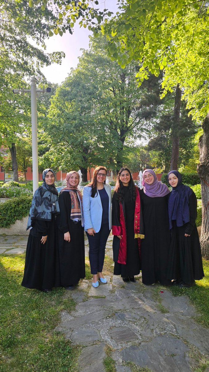 Congratulations to Dr Gizem İğdeli <a href="/GzMgDl/">gizem iğdeli</a> on passing her PhD defence and becoming the #1 PhD student graduating from our group! I am very proud to have witnessed her evolution into an independent scientist and very grateful to all her contributions to #batmacro lab. <a href="/bvu_sbe/">BVÜ SBE</a>