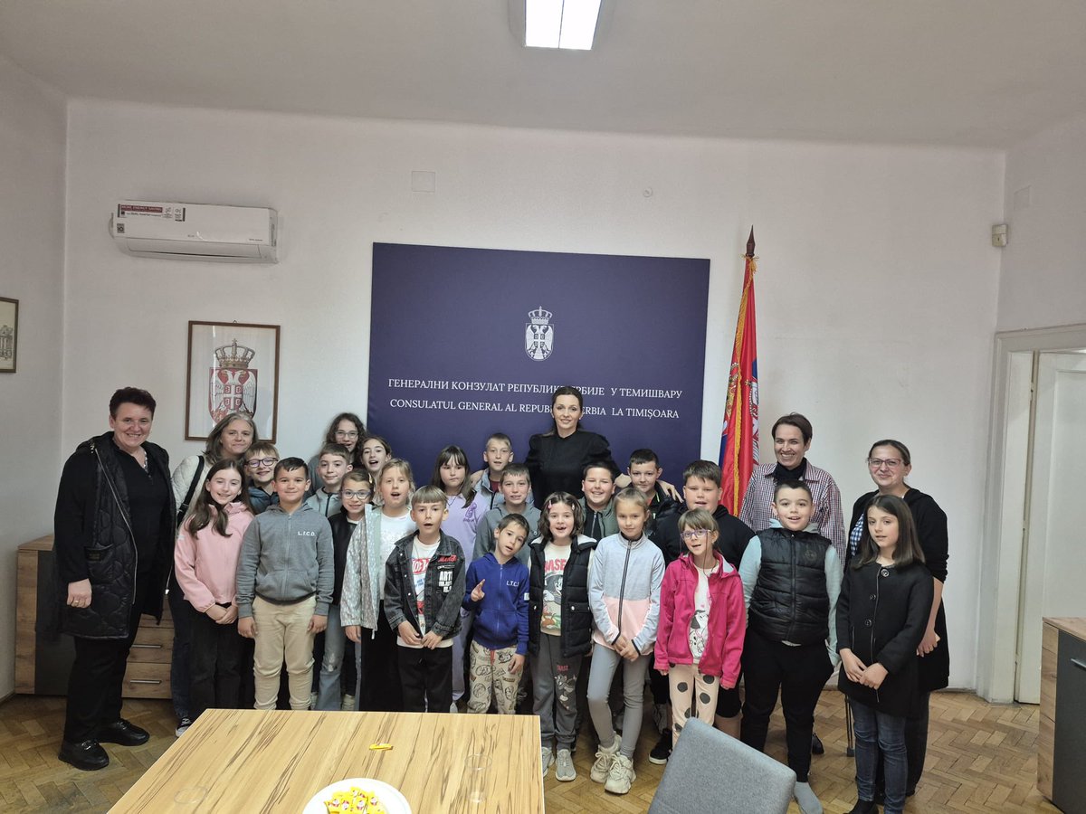 Деца из Нове Молдаве која похађају наставу на српском језику у посети ГК🇷🇸
ГК Ивана Јакшић Матовић деци пожелела  да буду поносни на свој језик, јер је он темељ идентитета📚📖📒