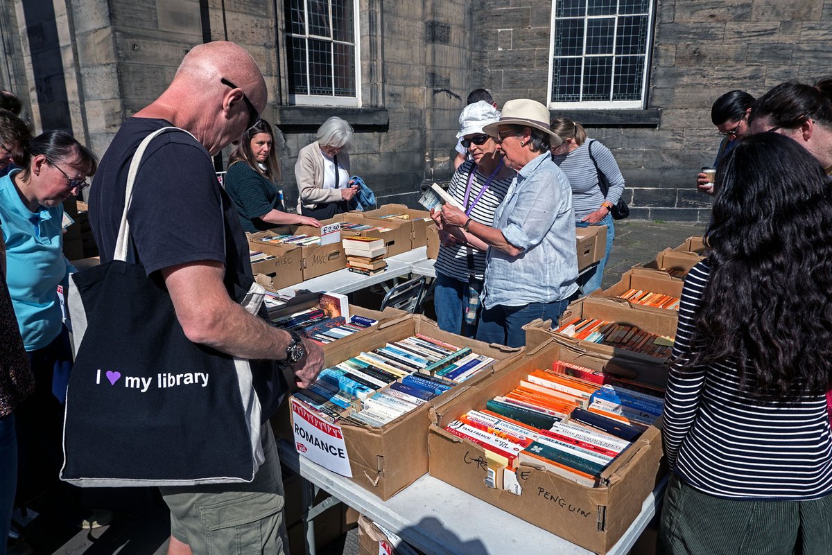 AlanWilson_SP's tweet image. Strolling today in #Edinburgh.
Books - George Street.
Records - East Crosscauseway.