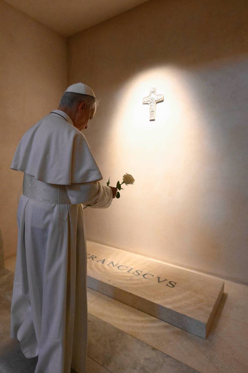 frpaddybyrne's tweet photo. Pope Leo, visiting the tomb of Francis. Good Shepherds, for the Lord. https://t.co/iIQHrZKacW