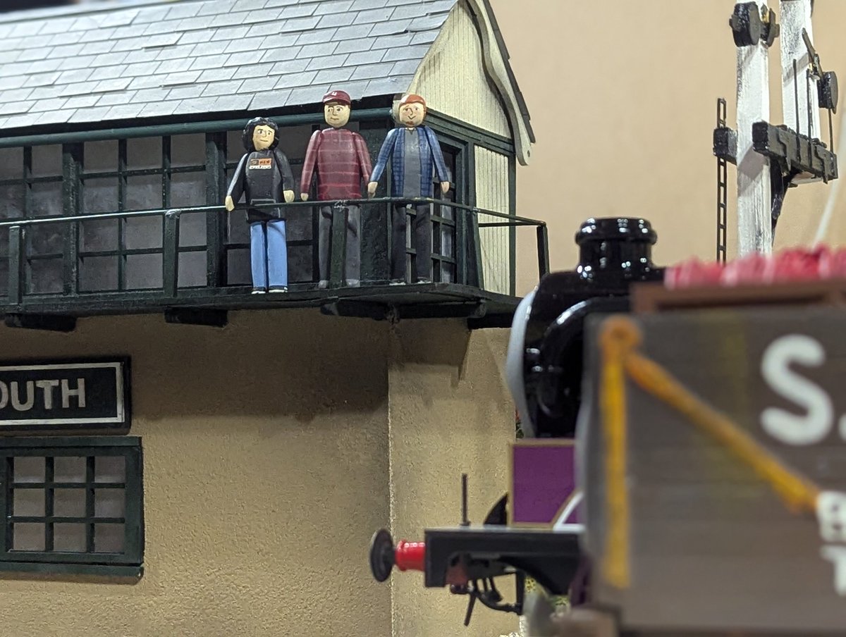 GingerOnRails's tweet image. S.C.Ruffey, the leader, led their call 🎵
With rotten wood & rusty frames, I now own my very own S.C.Ruffey in Gauge 1!