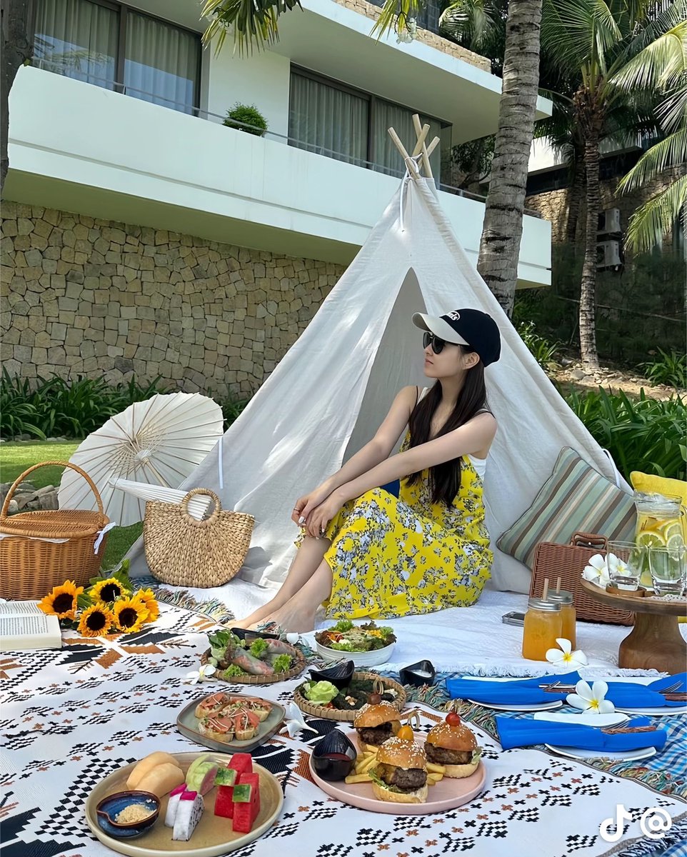 boyoungdoom's tweet photo. Here’s Boyoungie to beat the heat ☀️🕶️#ParkBoYoung #OurUnwrittenSeoul https://t.co/Q1ErrwZT0b