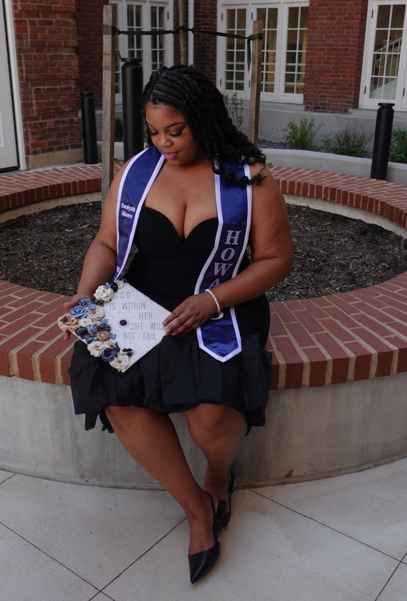 🎓 Congrats to Saniyah Moore—Human Development major &amp; Biology minor!
Your journey is just beginning, and we’re excited to see the impact you’ll make.

#HU25 #HowardGrad #HUSOEGrad2025 #BisonPride