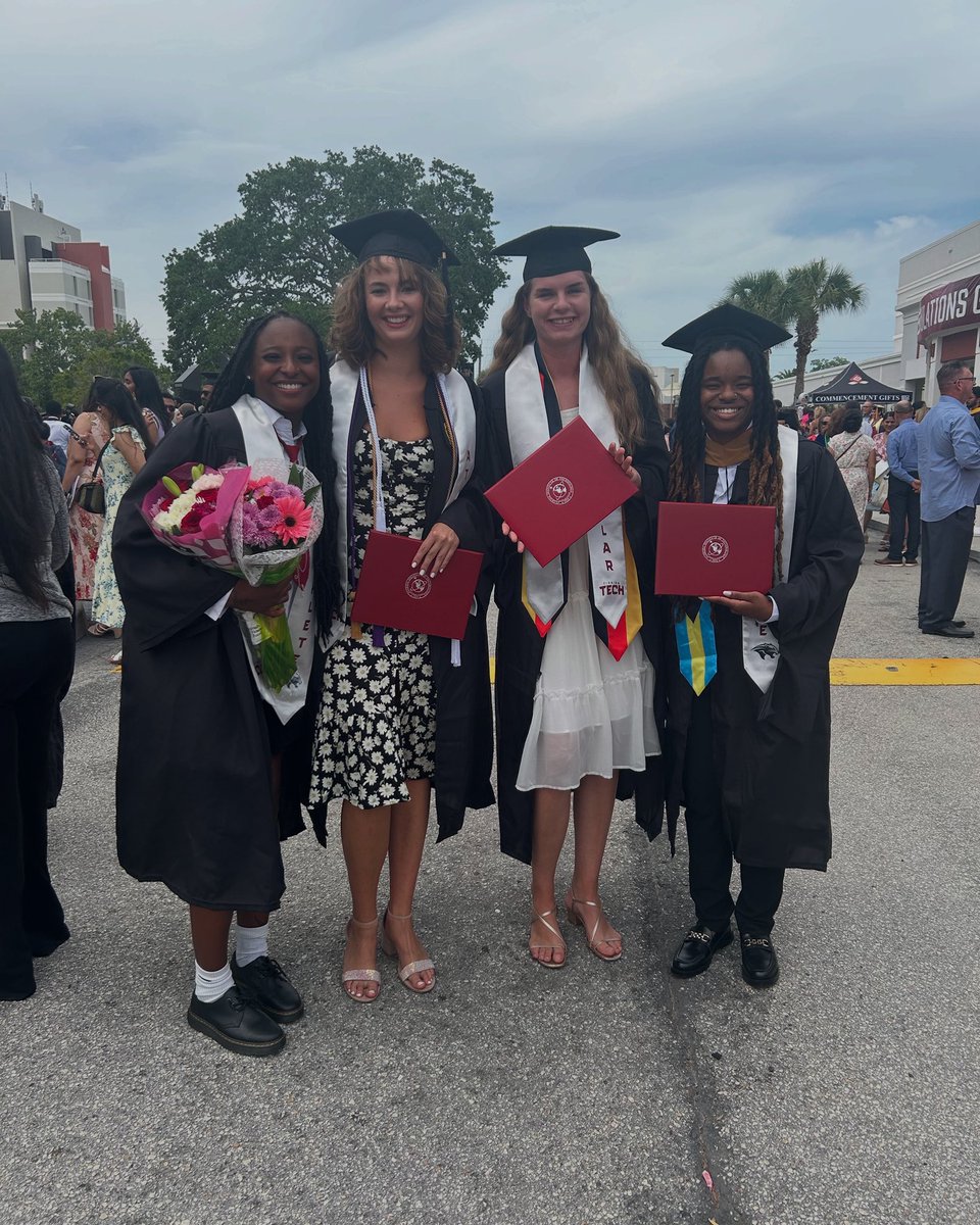 FloridaTechWBB's tweet image. That Post-graduation glow! 🤩

#GoPanthers | #TechBuilt