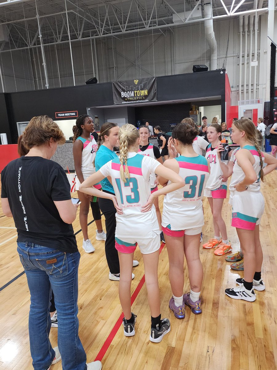 6ft2Queen's tweet photo. Huddle up!! These girls are ballin' at Chaos in CO! @PGHColorado https://t.co/qmFtZoEvjl