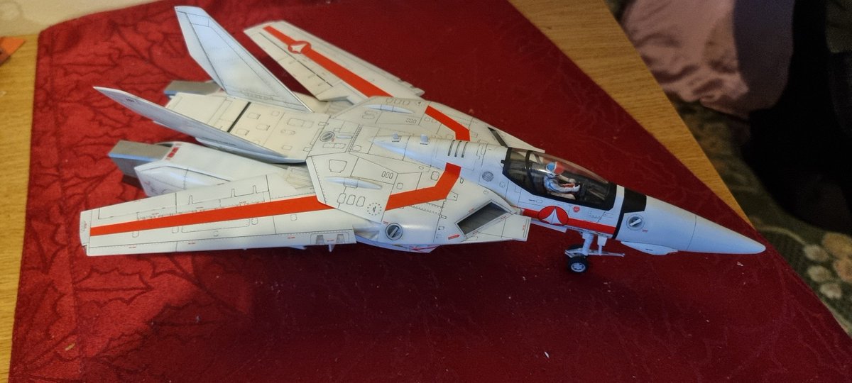 Werthead's tweet image. A Valkyrie VF-1A from the anime Macross (1982), better known in the west as a Veritech fighter from Robotech (1985). My friend Andrew painted it up for me (I cannot paint for toffee).

#Macross #Robotech