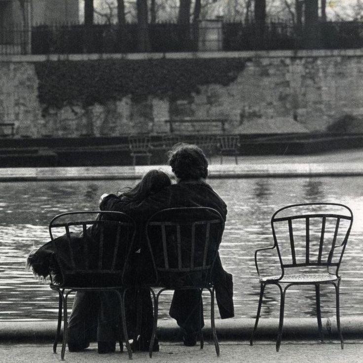 "Güzel bir şey olduğunda en çok seni özlüyorum.  
Çünkü mutluluğumu paylaşmak istediğim tek kişi sensin. 
Bir şey canımı sıktığında, en çok seni özlüyorum.  
Çünkü beni anlayacak tek kişi sensin."