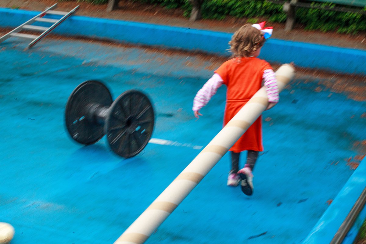 Speeltuin de Kleine DOM is officieel avontuurlijke speeltuin, twee ot vier keer per maand openen ze de avontuurlijk schatkist, Kom je ook spelen? #DOCK #avontuurlijkspelen #ouders op afstand