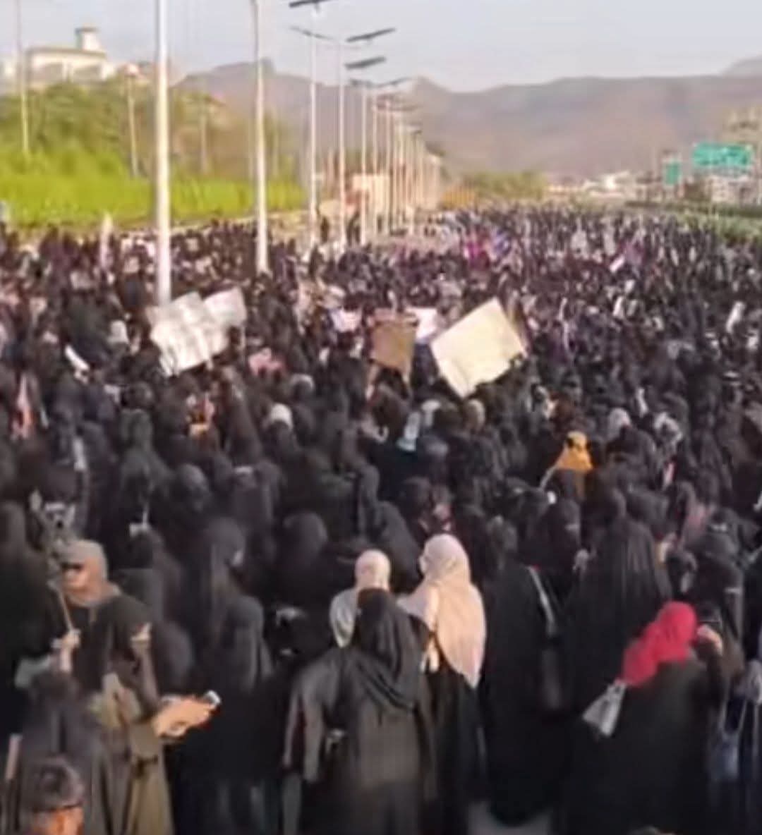 الشرعيه تبرر ان التحالف هوا السبب والتحالف انظف واجود من الشرعيه