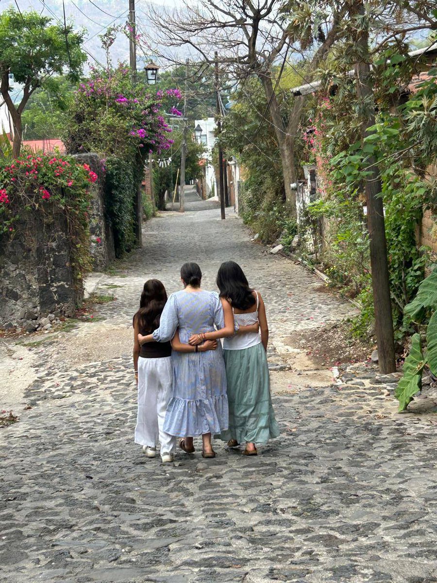 🤱🏻En la última recta de la campaña, hago un alto en el camino para celebrar la dicha de maternar en plenitud.
Ellas son mi fuerza, mi motor y la inspiración más grande.

¡Feliz Día a todas las madres que transforman el mundo desde el amor!